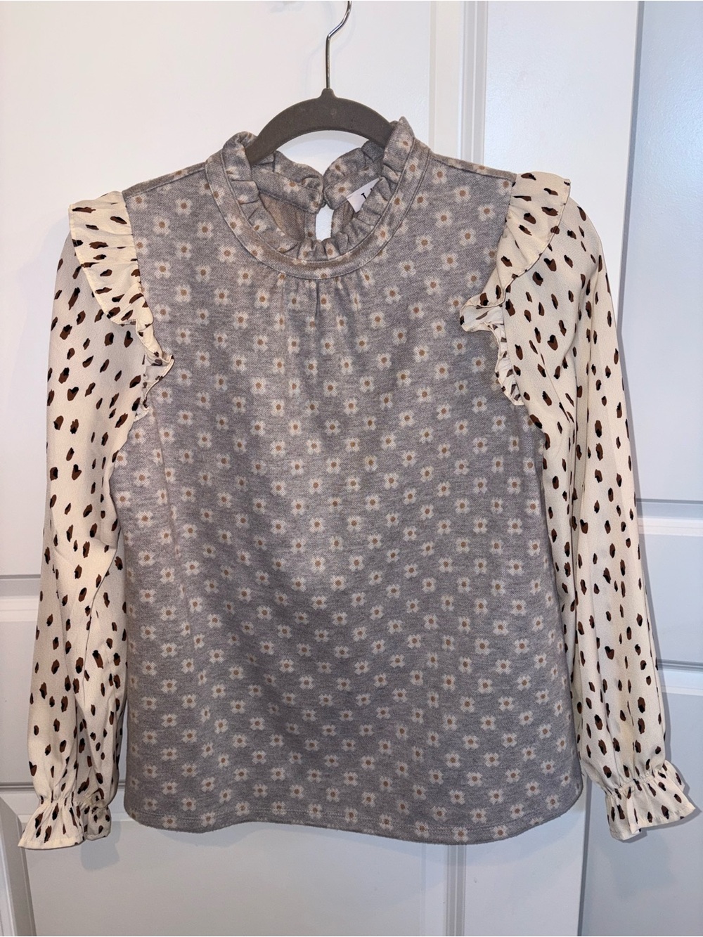 THML Gray Floral Knit Mixed Media Top with Cream Printed Sleeves XS